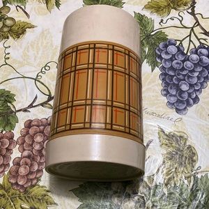 Vintage Aladdin travel thermos bottle insulated, wide mouth, great for picnics.